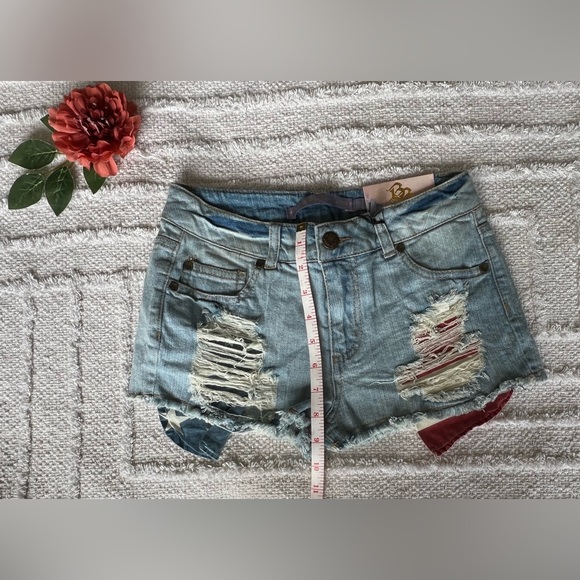BOOM BOOM JEANS Frayed Medium Wash Denim Jean Shorts- Size 1 - Picture 3 of 6